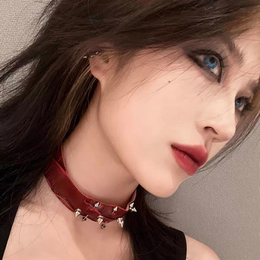 Dark Alternative Punk Irregular Snake-Pattern Leather Choker – Metal Accent Necklace