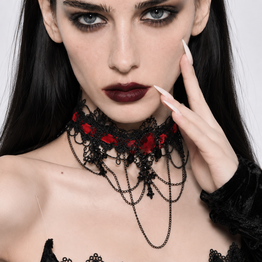 Schwarzer roter Gothic Samt Kreuz Choker