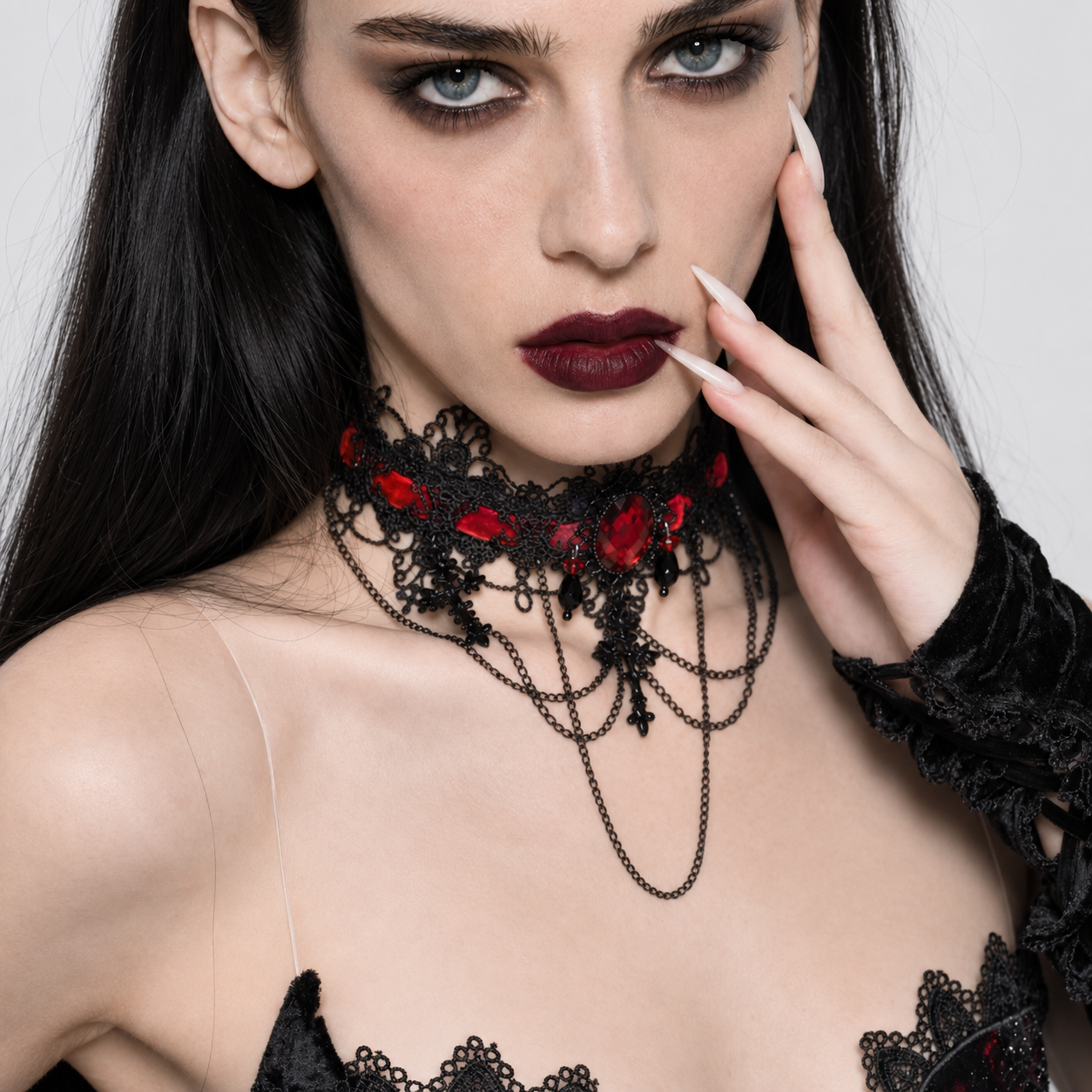 Schwarzer roter Gothic Samt Kreuz Choker