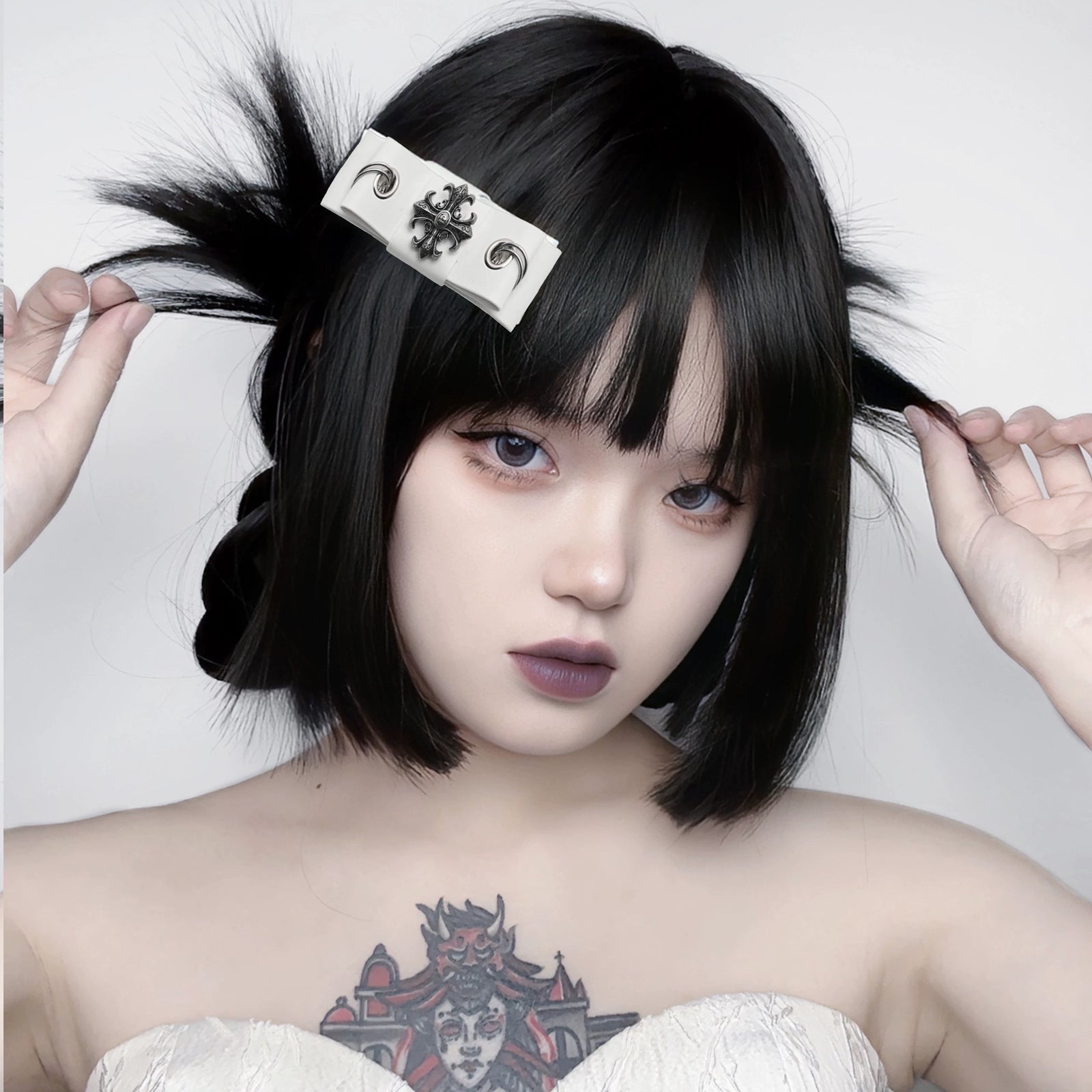 Punk Cross Bow Faux Leather Hair Clip image 3