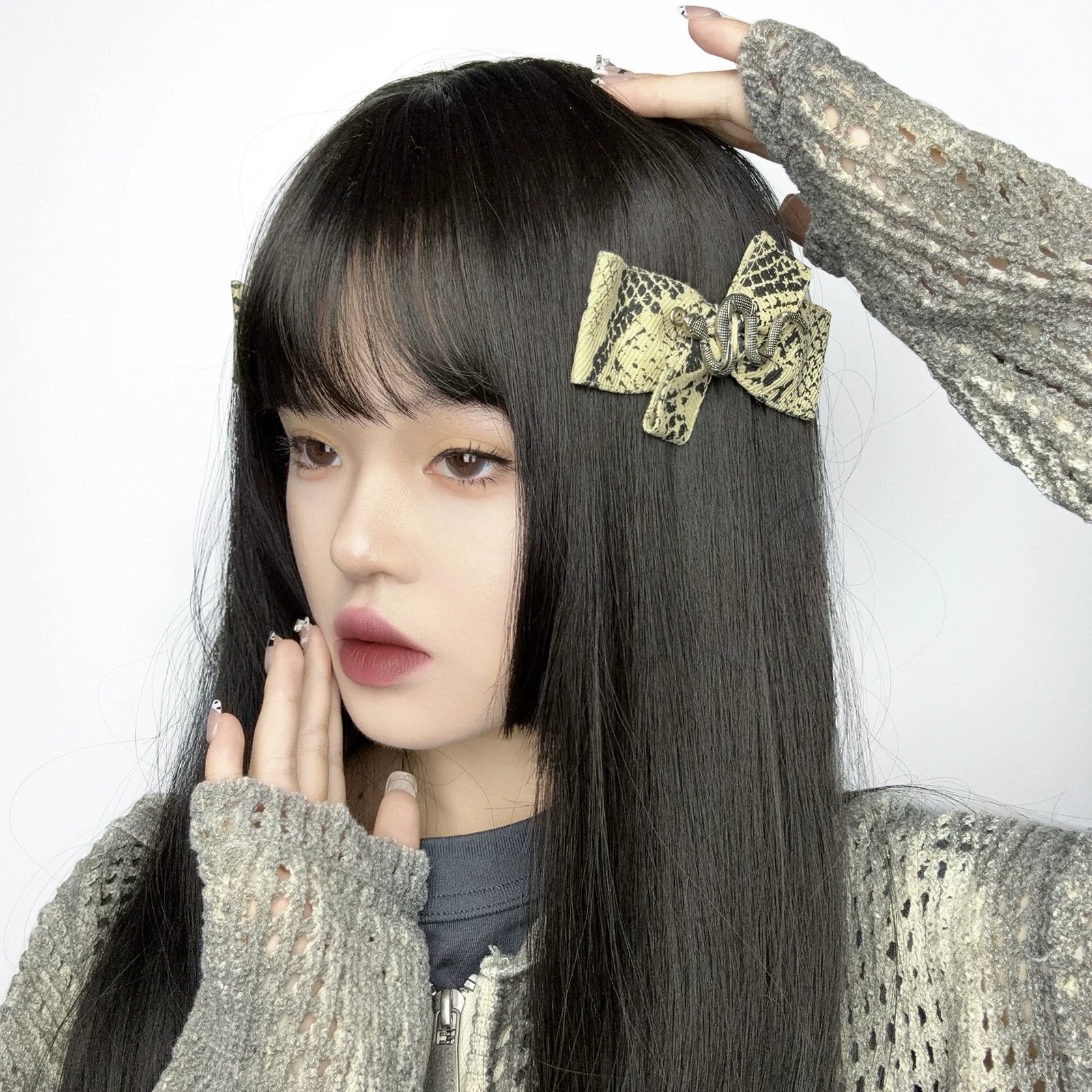Sweet Dark Bow Snake Hair Accessory image 3