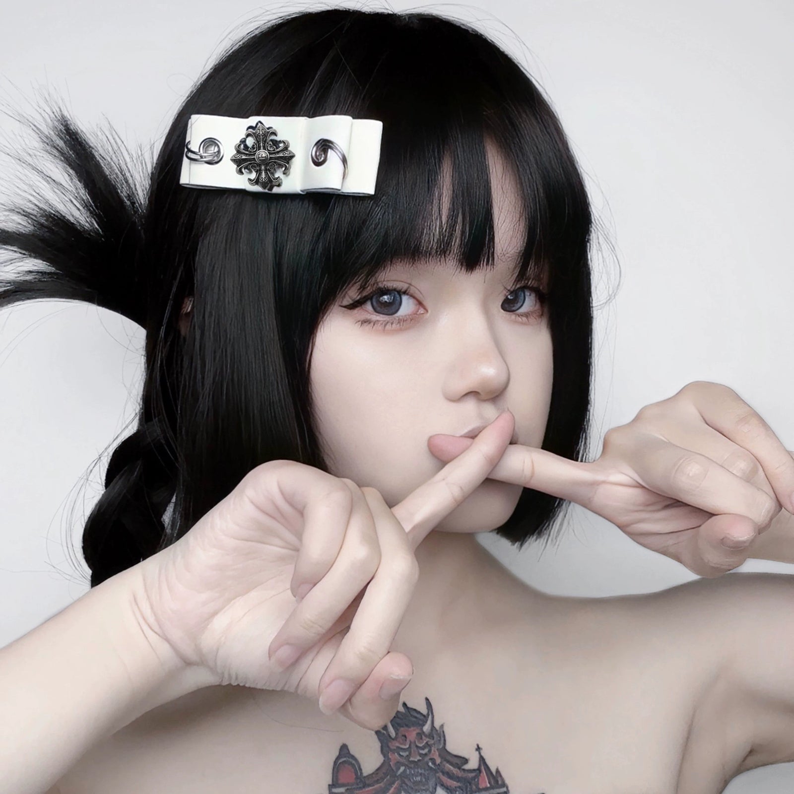 Punk Cross Bow Faux Leather Hair Clip image 5