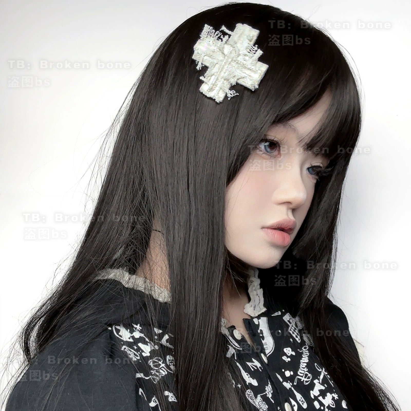 Punk Vintage Cross Hair Clip image 2