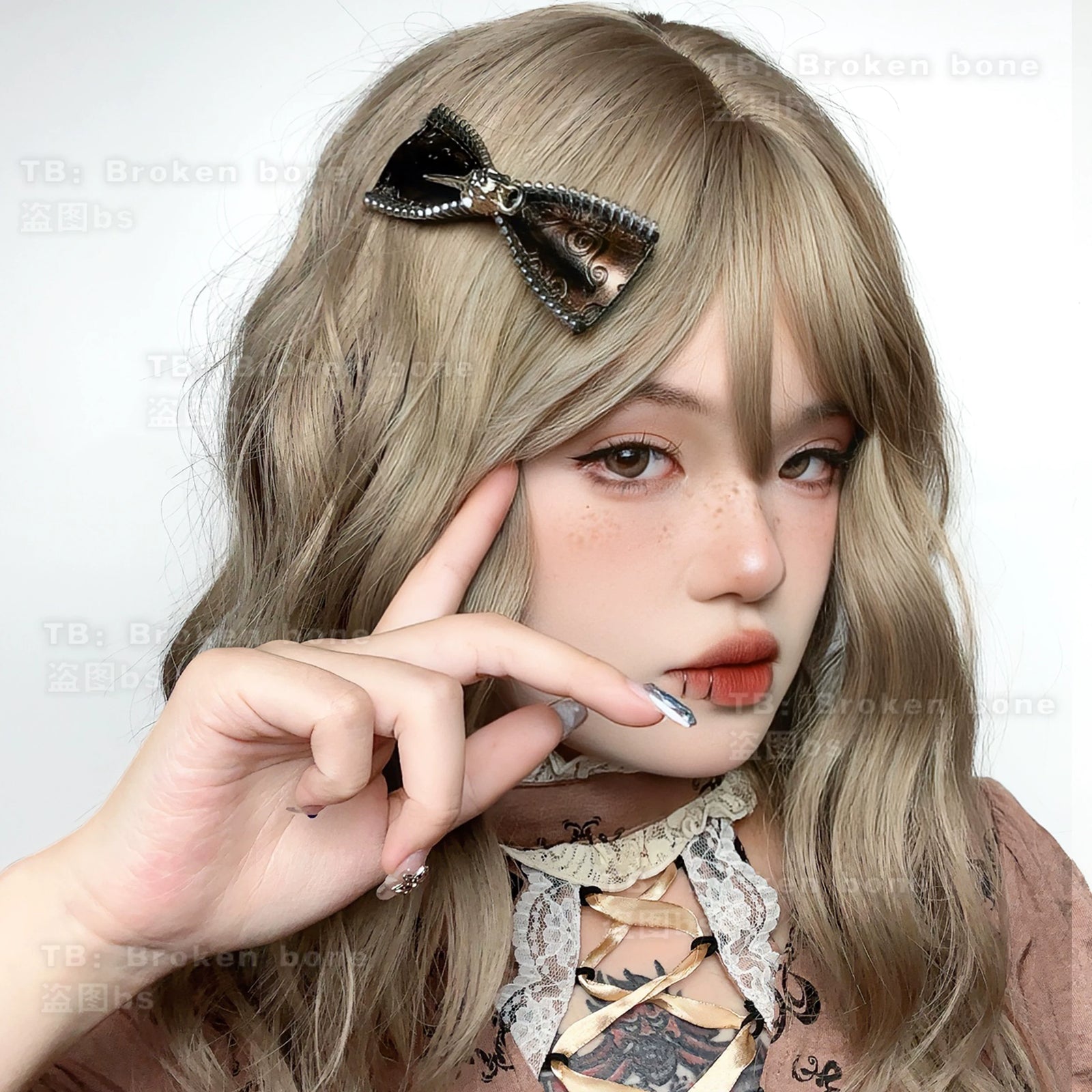 Vintage Bow Faux Leather Hair Clip image 3
