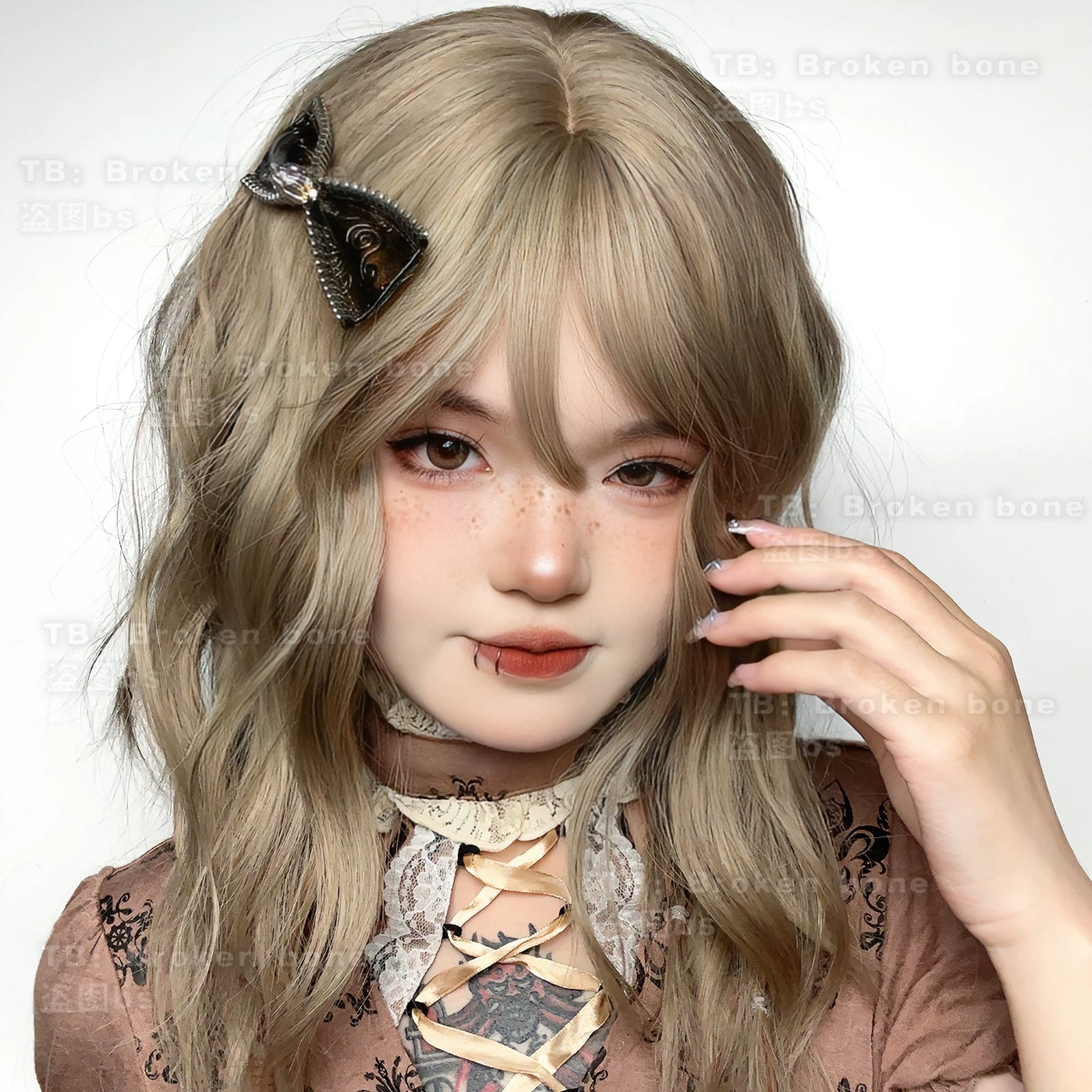 Vintage Bow Faux Leather Hair Clip image 4