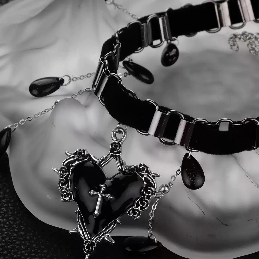 black heart drop choker image 3