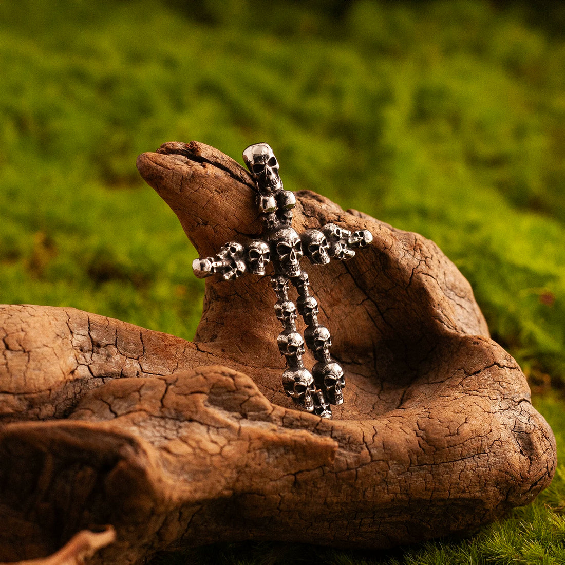 Guardian of the Dead Skull Cross Necklace detail view
