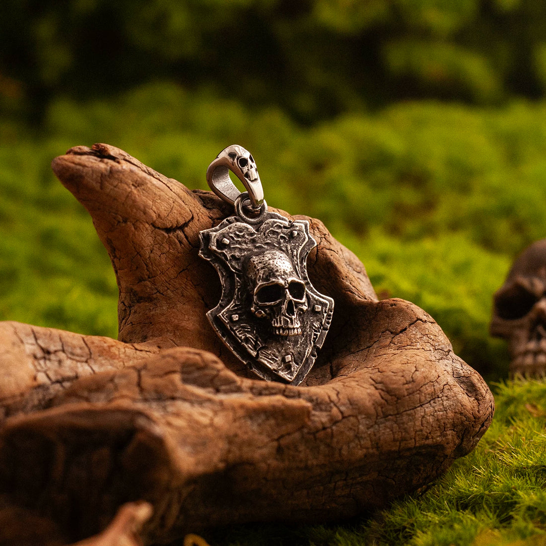 Guardian of the Dead Skull Cross Necklace alternative model view