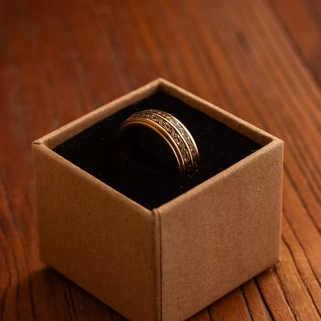 Endless Thundercloud Spinner Ring back closure view